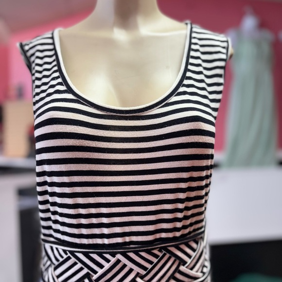 Max Studio Black and White Sleeveless Sheath Maxi Dress - Picture 4 of 5